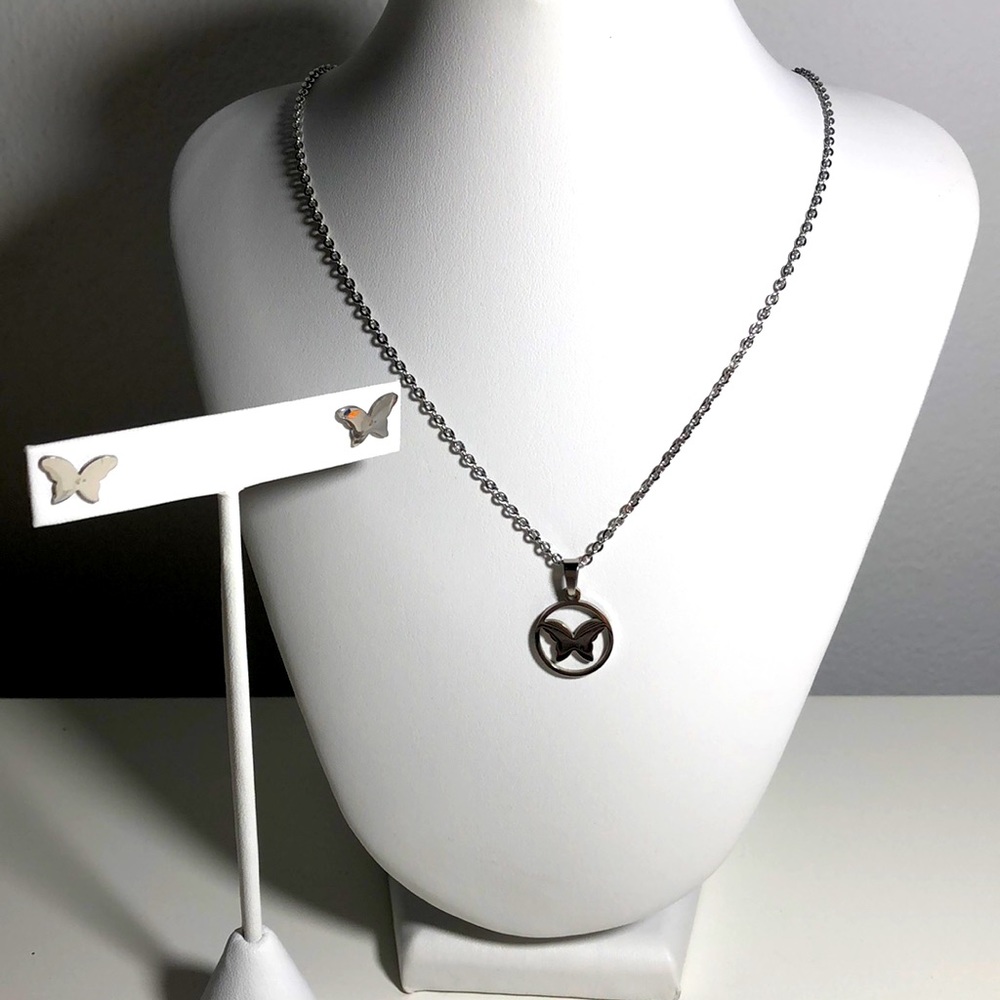 Delicate butterfly 🦋 Earrings and necklace set